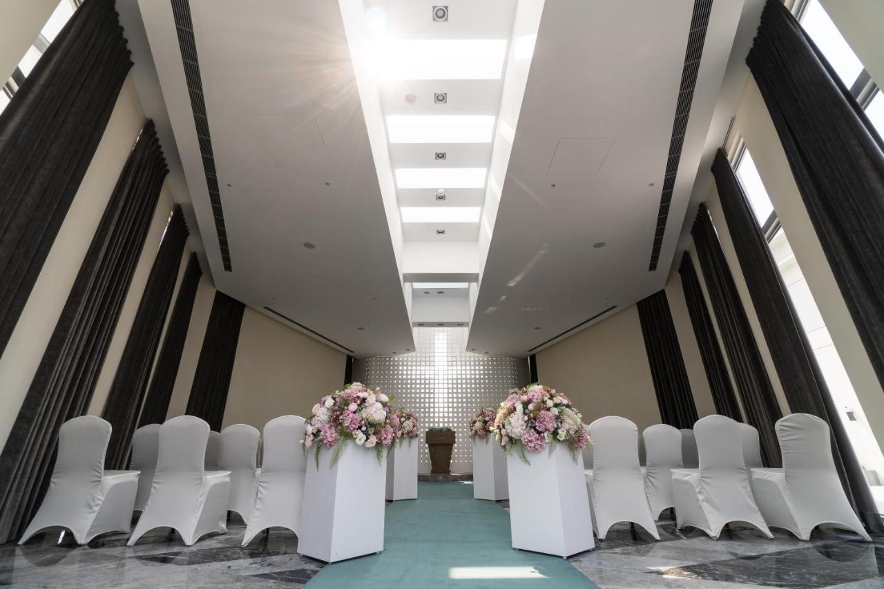 Evergreen Palace Hotel Chiayi Taibao Exteriér fotografie The Chapel of the White Dove