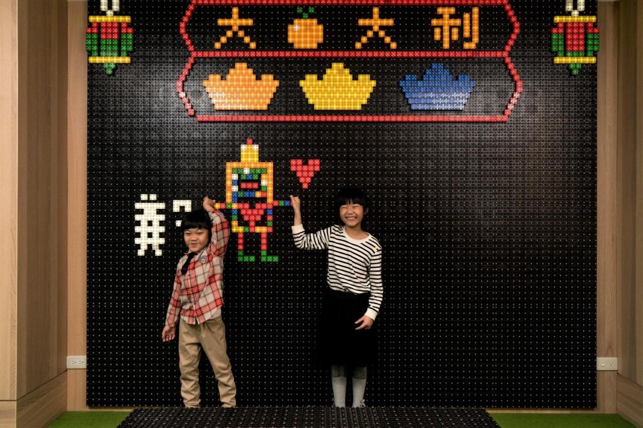 Evergreen Palace Hotel Chiayi Taibao Exteriér fotografie The Pixel Wall