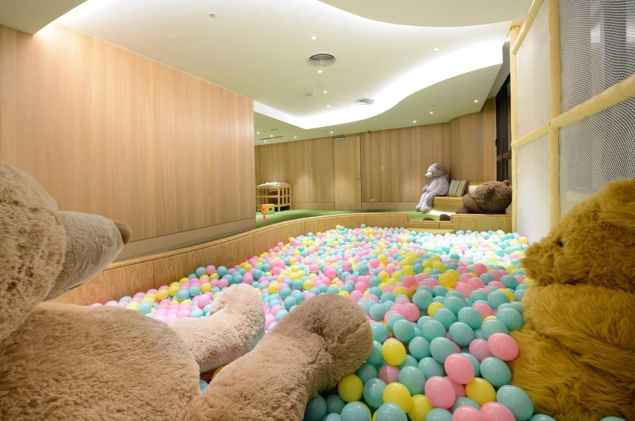 Evergreen Palace Hotel Chiayi Taibao Exteriér fotografie Ball pit at a hotel in Hong Kong
